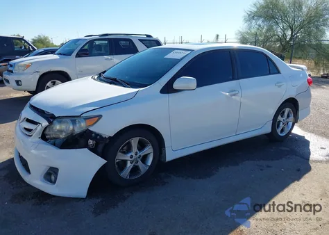 2011 Toyota Corolla S z USA, uszkodzony, nr VIN 2T1BU4EE0BC744618